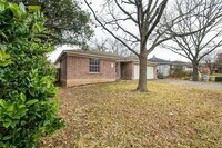 Building Photo - 2116 E Gann Hill Dr