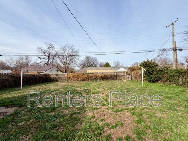 Building Photo - 4707 E 7th St