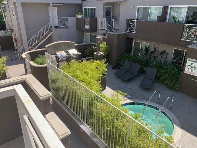 Building Photo - 1 Bedroom 1Bathroom Burbank Condo! Ready for Move-In!