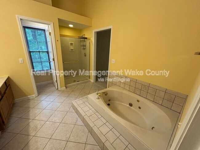 Building Photo - 106 Oak Spring Ct