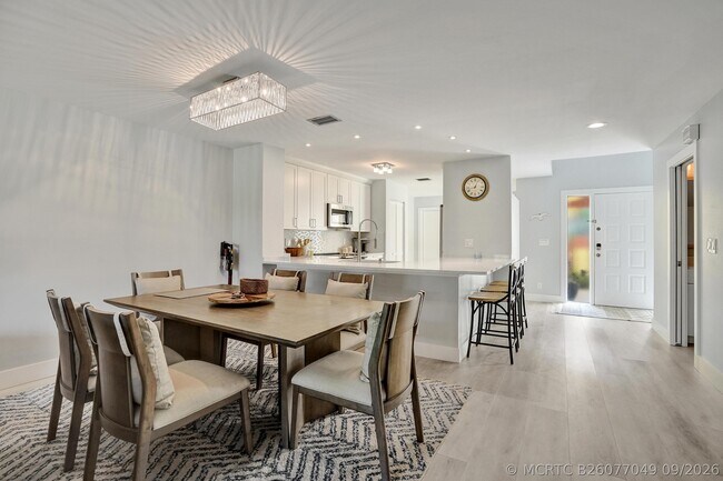 Building Photo - 5355 10th Fairway Dr
