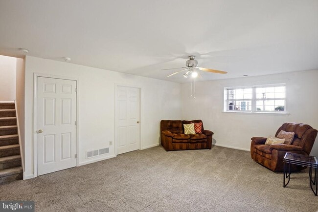 Building Photo - 842 Dewees Pl