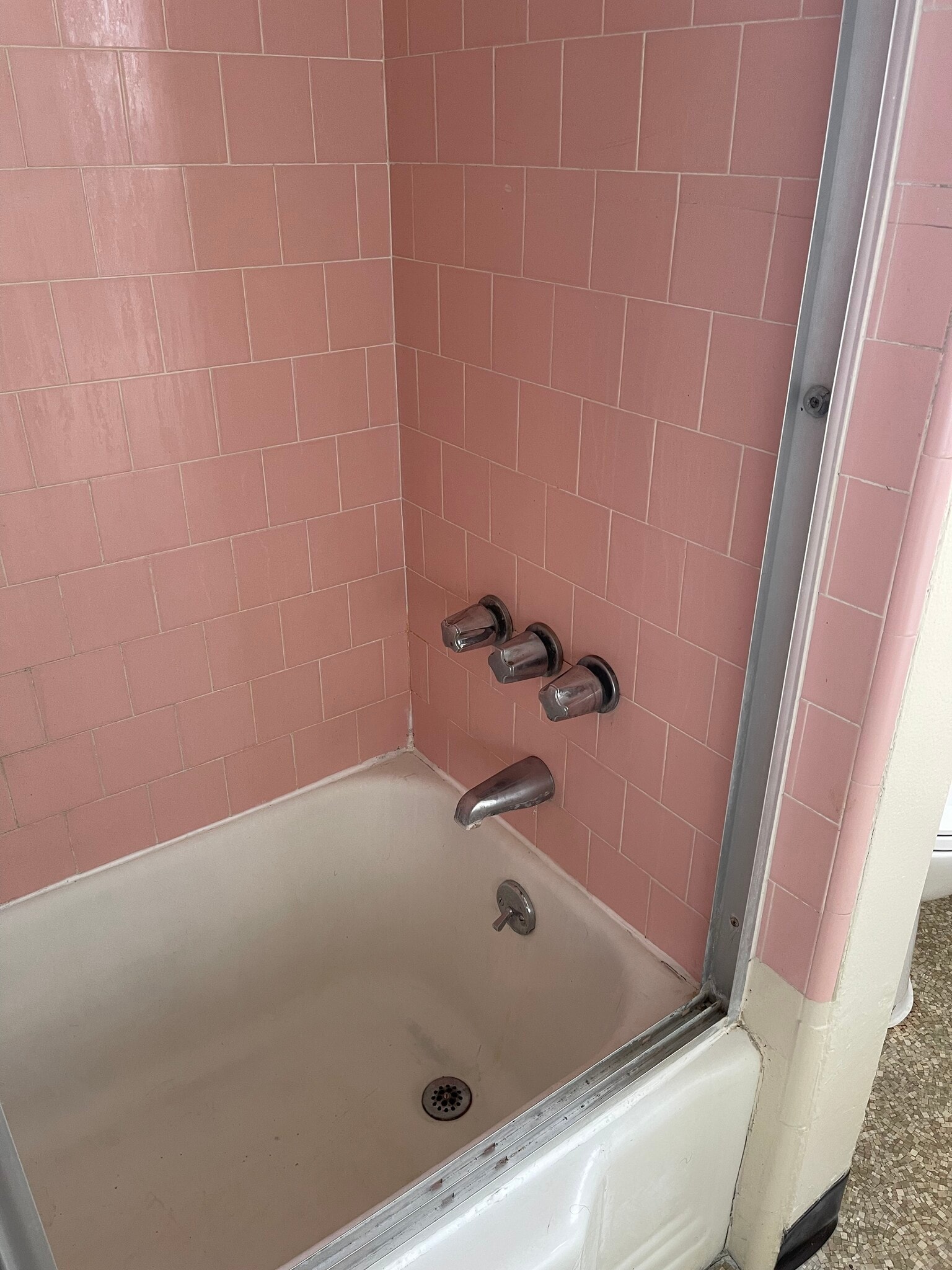 Shower and tub - 1431 1/2 N Allen Ave