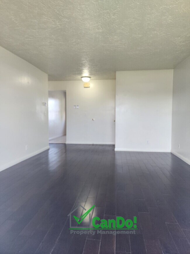 Building Photo - 2 Bedroom/ 1 Bathroom Apartment in Blackfoot Available July 1