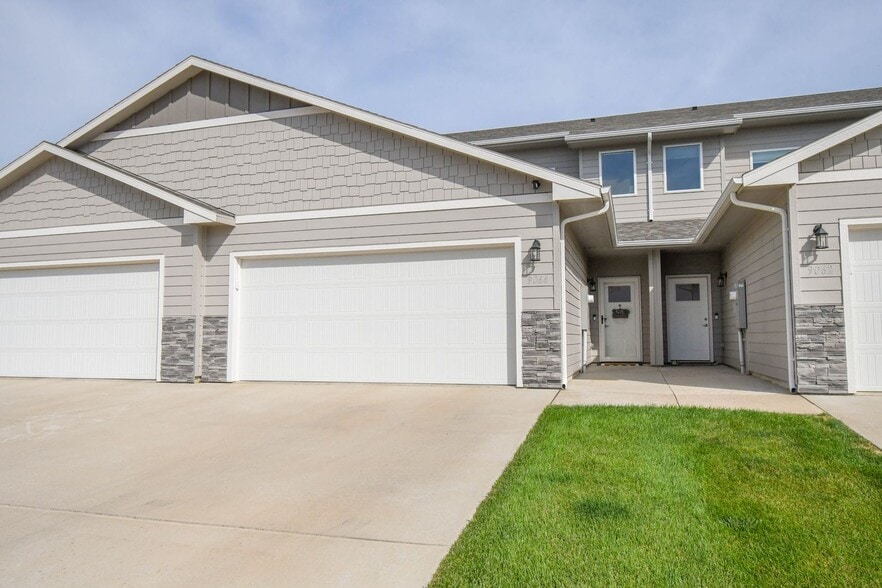 Primary Photo - 9064 W Ark Pl