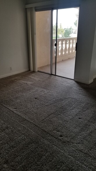 Den - 7910 E Camelback Rd