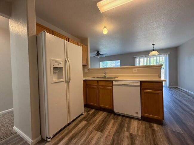 Building Photo - Stylish Comfort and Modern Living in the H...