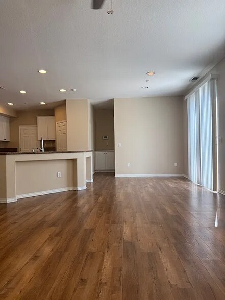 Building Photo - 375 Deodar St