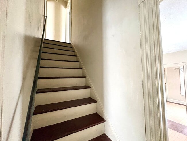 Building Photo - 3 Bedroom 1.5 Bathroom in Elizabethtown!