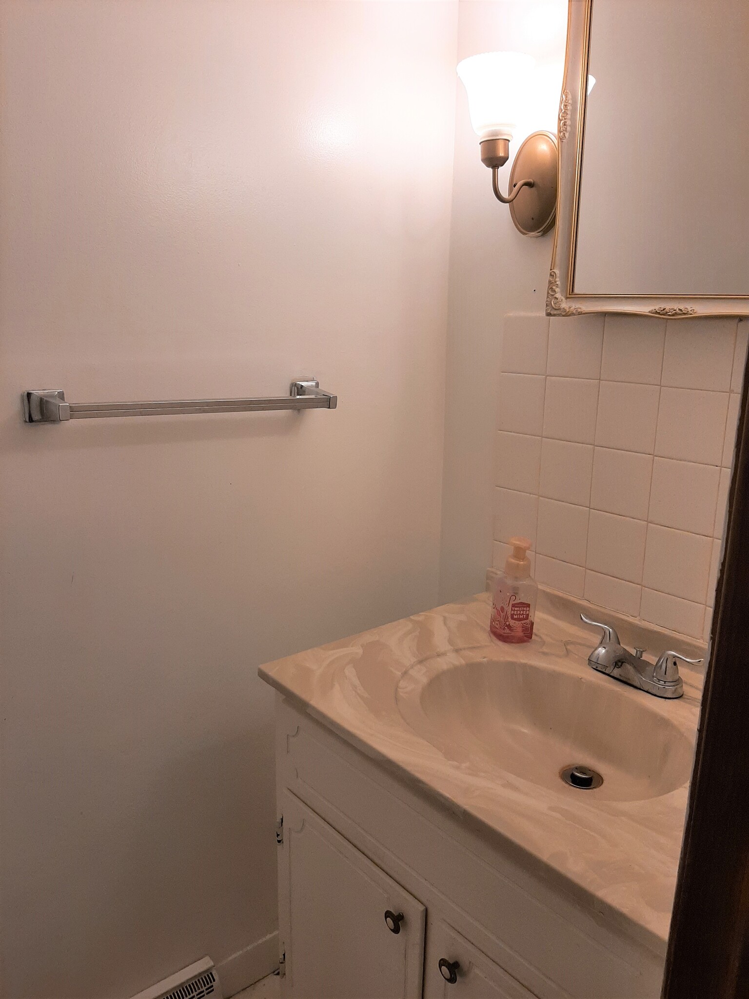 1/2 bath - 618 N Terrace Dr