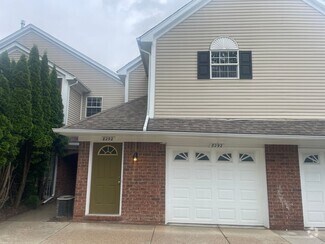 Building Photo - Shelby Twp 2-bedroom, 2-bath condo-style w...