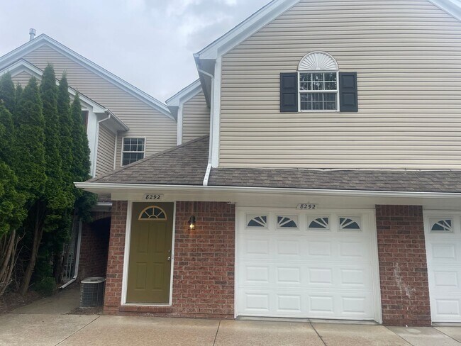 Primary Photo - Shelby Twp 2-bedroom, 2-bath condo-style w...