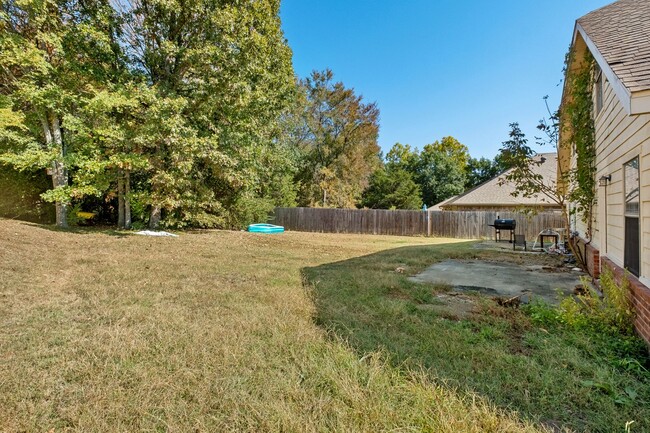Building Photo - Updated Duplex in a perfect location!