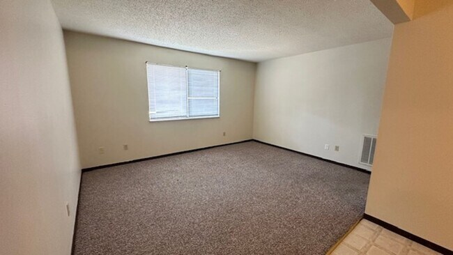 Building Photo - 22 Southwinds Cir