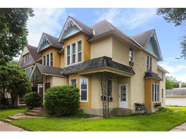 Building Photo - 1428 Madison St NE