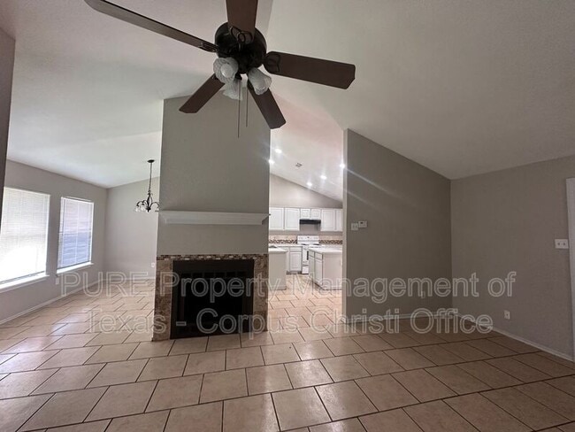 Building Photo - 2805 Summer Ridge Dr