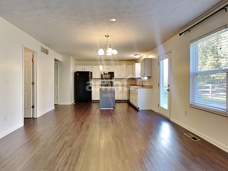 Building Photo - 5891 Eagle Creek Ct