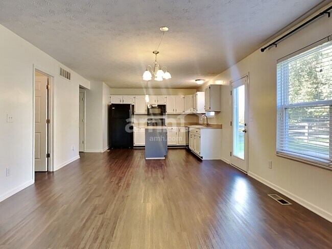 Building Photo - 5891 Eagle Creek Ct