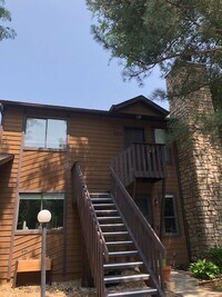 Building Photo - Spacious 1 bed/1bath/garage w fireplace.