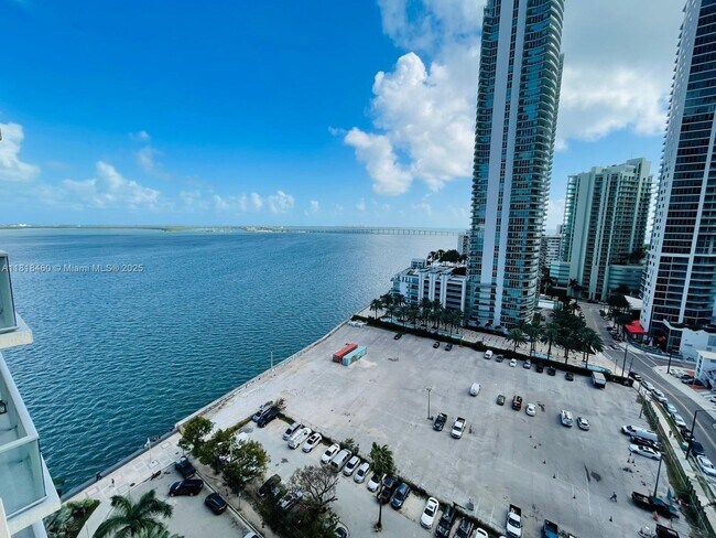 Building Photo - 1155 Brickell Bay Dr