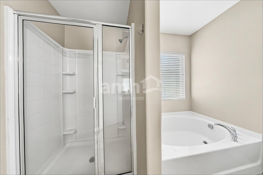 Building Photo - 50 Chey Hill Ln