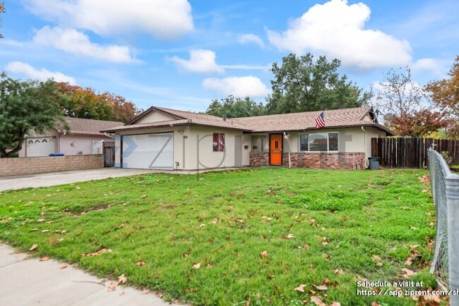 Building Photo - 909 N Estates Dr