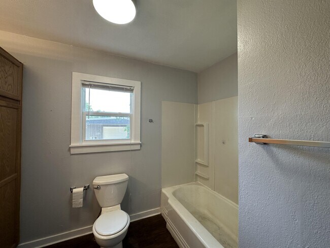 Building Photo - 208 N Bowie St