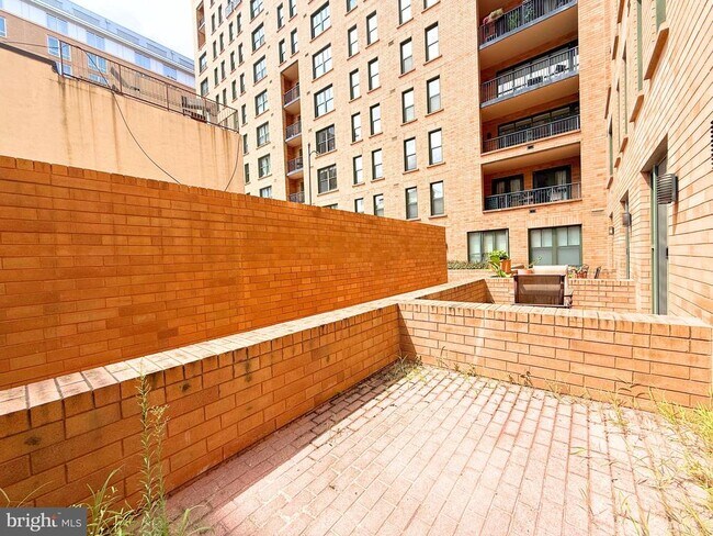 Building Photo - 910 M St NW