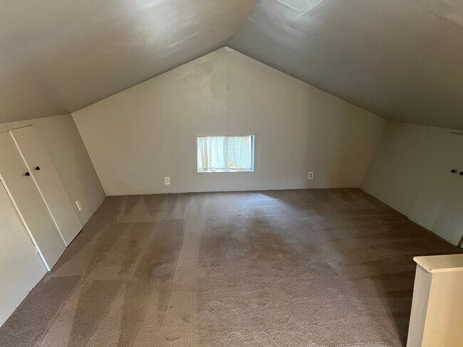 Building Photo - $500 OFF FIRST MONTH'S RENT!!!