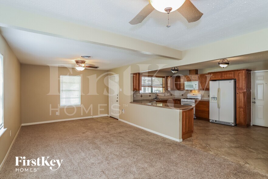 Building Photo - 813 Luella Ave