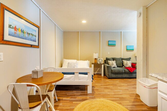 Building Photo - 814 Helen Blvd