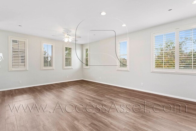 Building Photo - Beautiful 3 Bed/3.5 Bath Condo In Tustin!