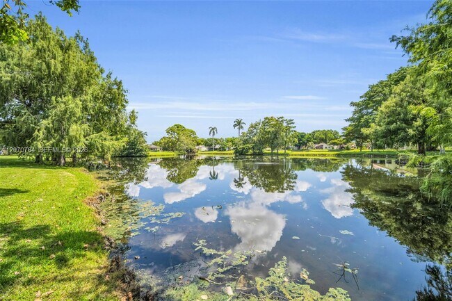 Building Photo - 16778 Willow Creek Dr