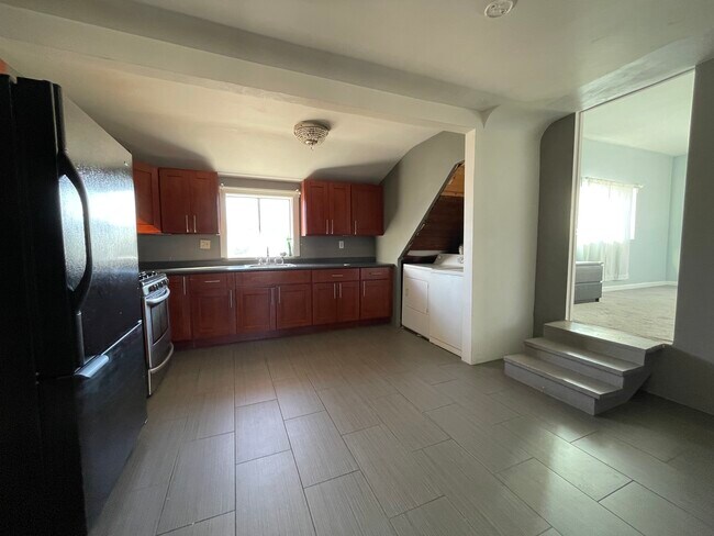 Kitchen - 1230 Burnett St