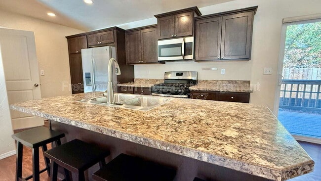 Building Photo - 302 Ashlin Ct