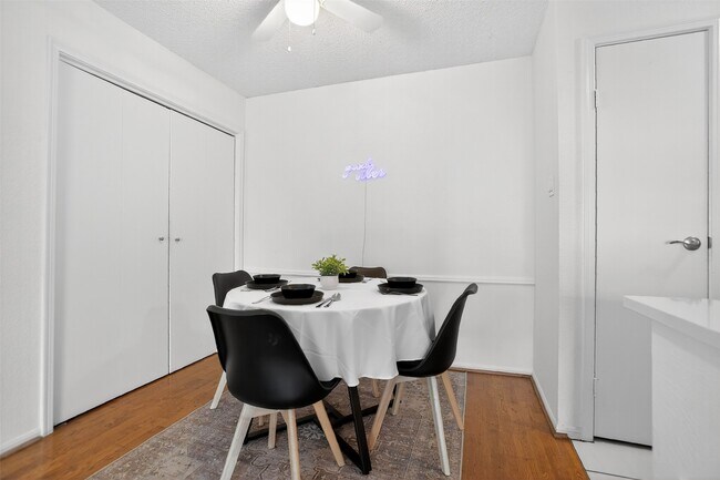 Building Photo - 3770 Lovers Wood Ln