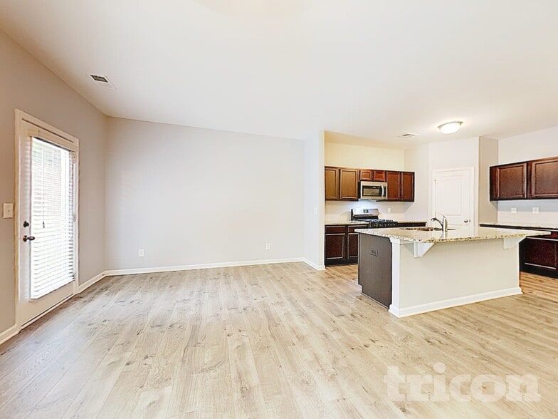 Building Photo - 3323 Lowland Dr