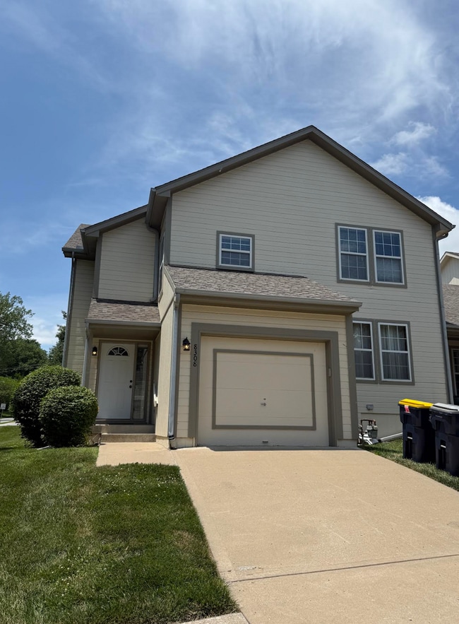 Primary Photo - Spacious 3 Bed, 2.5 Bath Home in Kansas Ci...