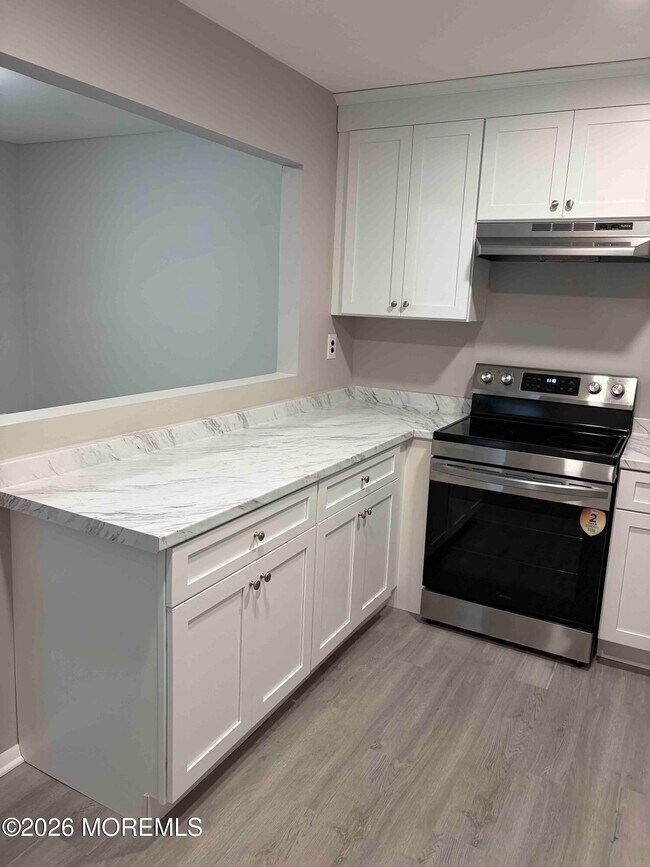 Building Photo - 129 Amberly Dr