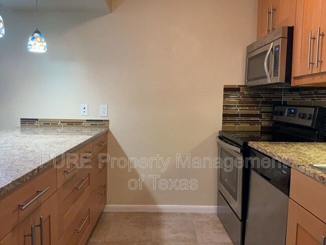 Building Photo - 7685 Northcross Dr