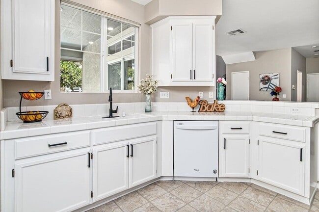 Building Photo - Beautiful 3 Bed, 3 Bath Condo for Rent in Livermore, CA