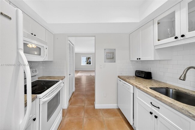 Building Photo - 6815 Edgewater Dr