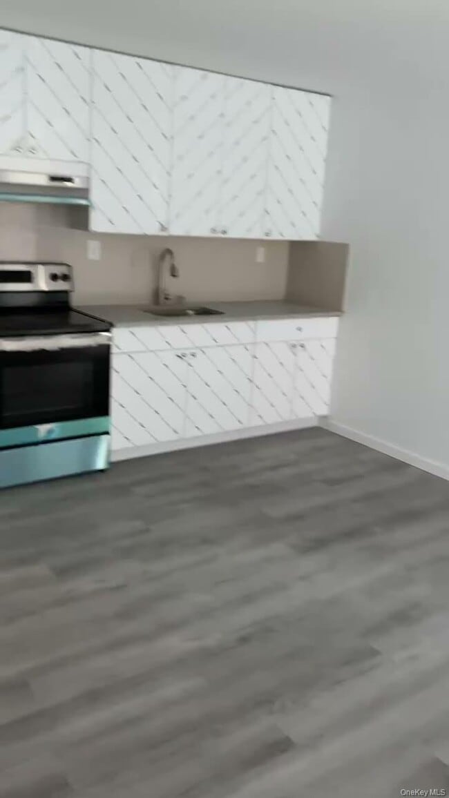 Building Photo - 70-40 45th Ave