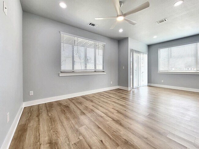 Building Photo - 528 Palmer Dr
