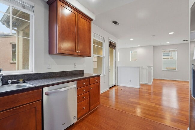 Building Photo - Spacious 2BR/2BA End-Unit Condo for rent in Warm Springs – Montebello Community