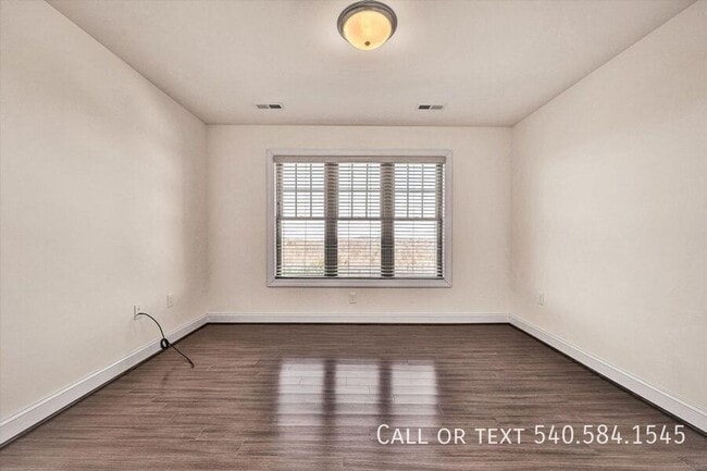 Building Photo - 6982 Linn Cove Court