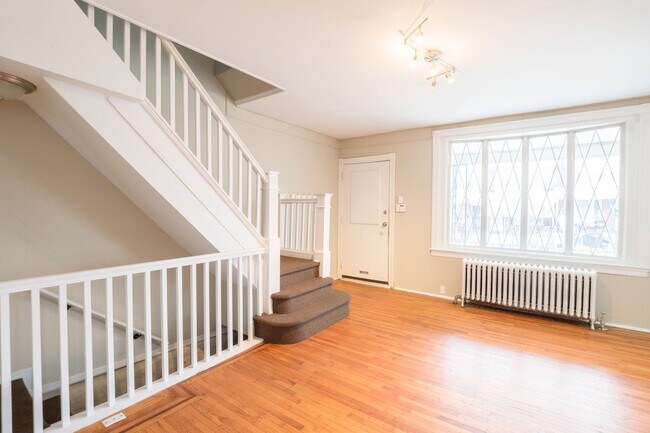 Building Photo - LaSalle Home with Three Bedrooms and Den