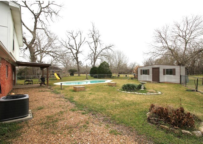 Building Photo - 1310 S Caney Dr