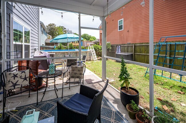 Building Photo - 3 Bedroom 2.5 Bath Single Family Home in F...