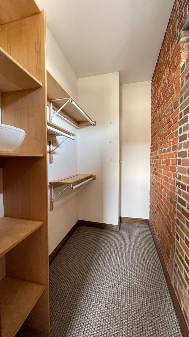 Building Photo - Downtown 1 Bedroom Apartment